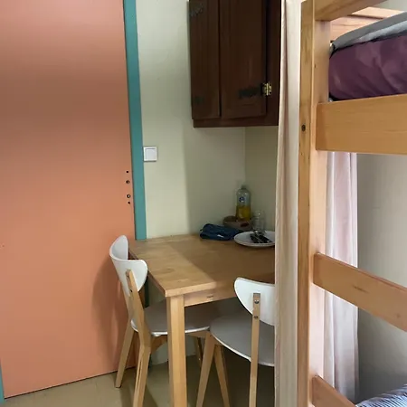 Couette-café 4 Personnes Avec Entrée Indépendante , Grand Parking, Salle De Bain, Wc