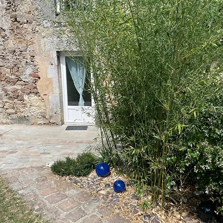 4 Personnes Avec Entree Independante , Grand Parking, Salle De Bain, Wc *