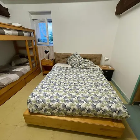 4 Personnes Avec Entree Independante , Grand Parking, Salle De Bain, Wc *