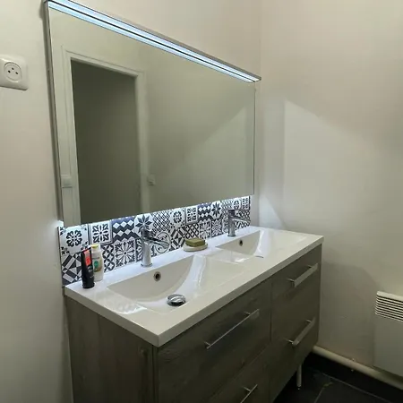 4 Personnes Avec Entree Independante , Grand Parking, Salle De Bain, Wc Bed & Breakfast