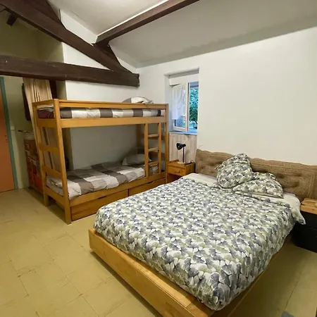 4 Personnes Avec Entrée Indépendante , Grand Parking, Salle De Bain, Wc