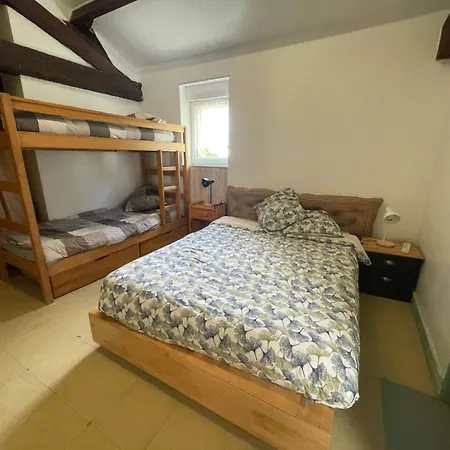 4 Personnes Avec Entree Independante , Grand Parking, Salle De Bain, Wc Bed & Breakfast Confolens